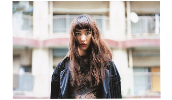 ART|ヘアアーティストのYUUKとフォトグラファーの蓮井元彦による写真展『10FACES』