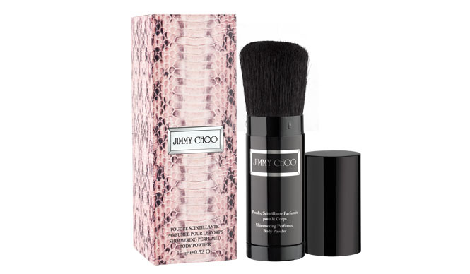 JIMMY CHOO｜夏の隙のない素肌のために、ライト＆シルキーなボディパウダー
