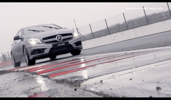 ルイス・ハミルトンが45 AMGを駆る|Mercedes-Benz