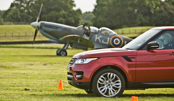 レンジローバー スポーツ vs. スピットファイア｜Range Rover