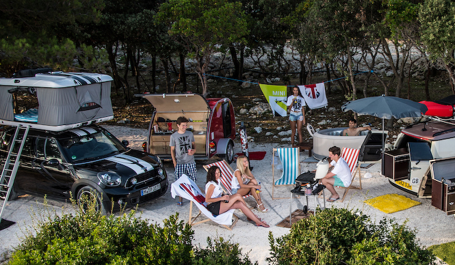 車中泊に便利なアウトドア用ミニ、登場|MINI