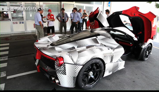 ラ フェラーリをアロンソがドライブ｜Ferrari