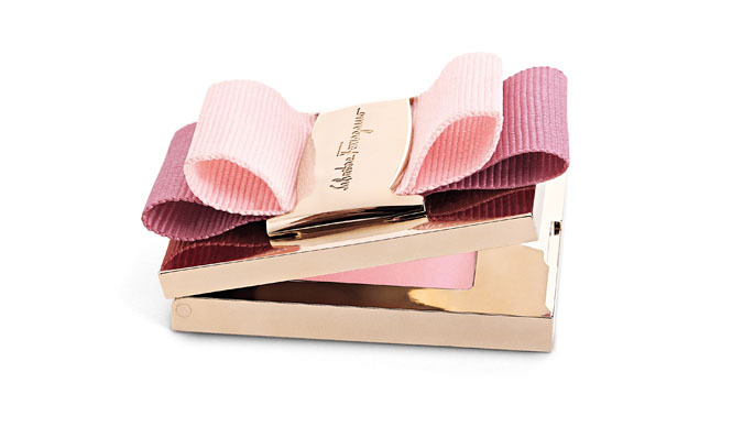 Salvatore Ferragamo｜大人気の香りが、愛らしいパッケージのソリッド パフュームで登場