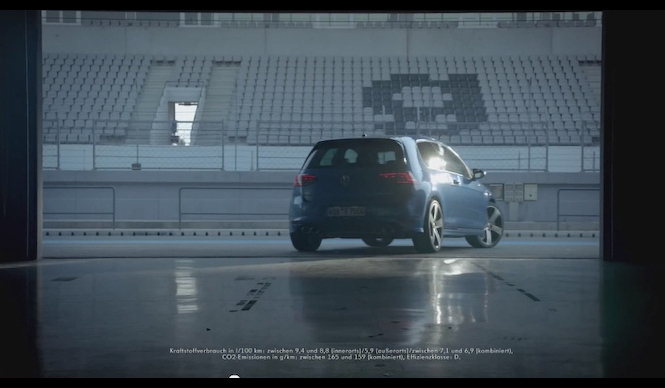 新型ゴルフRでWRCドライバーがサーキットを走行｜Volkswagen