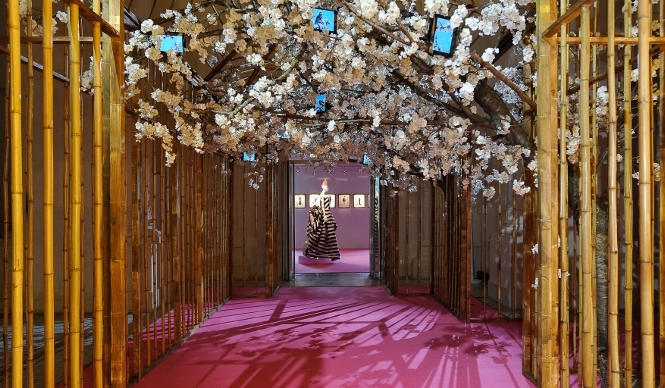 萩原輝美｜クリスチャン・ラクロワによる“21世紀版”スキャパレリ