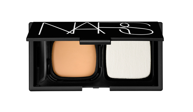 NARS|輝きを放つ均一な肌に仕上げる、高機能ファンデーション