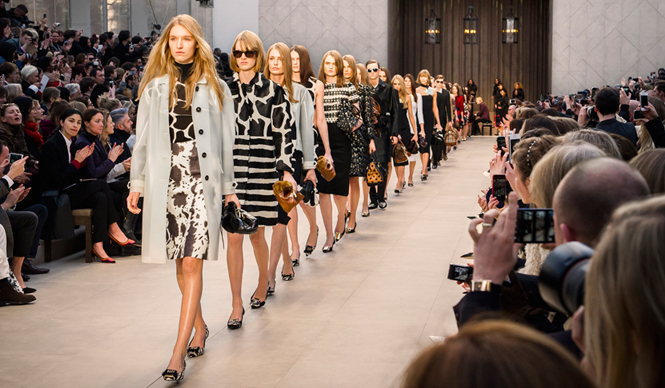 BURBERRY PRORSUM|iPhone5Sとコラボ!2014SSコレクションショーをライブストリーミング