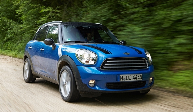ミニ クロスオーバーとペースマンに4WDを追加|MINI