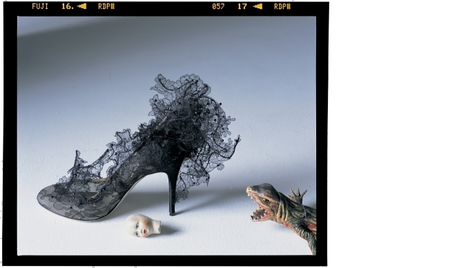 VALENTINO｜ヴァレンティノ、アクセサリーラインを称える書籍を発表 