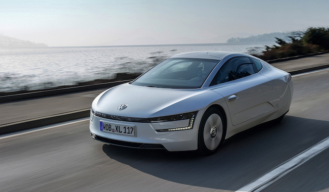 プラグインハイブリッド「XL1」などを日本初披露|Volkswagen