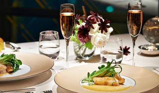 EAT｜ベージュ アラン・デュカス 東京が演出する聖夜