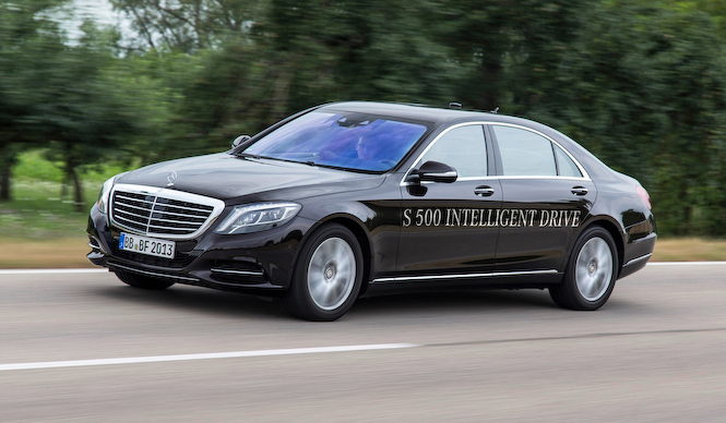 出し惜しみなく安全技術を実装した「S クラス」|Mercedes-Benz