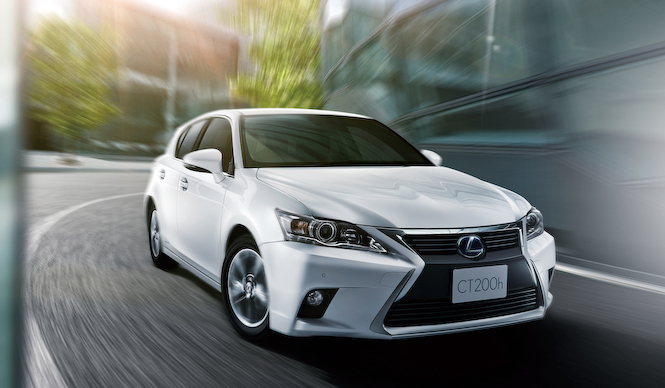 スピンドルグリルにフェイスリフトしたCT、日本でも発売|Lexus