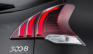 精悍な顔つきに生まれかわった「3008」｜Peugeot