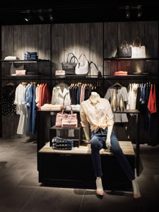 GUESS|「ラフォーレ原宿」に直営1号店オープン