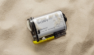 Sony｜小型、軽量、防滴、タフボディのアクションカム 誕生
