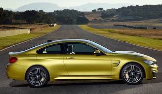 M4 クーペ、SUPER GT会場で日本初公開|BMW