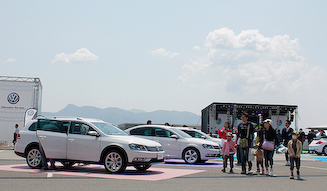 6年ぶりの開催に4,000台のVW車が集結｜Volkswagen