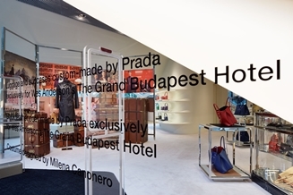 PRADA｜『グランド・ブダペスト・ホテル』特別ディスプレイ展開
