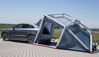 アウディQ3と一体化するテント|Audi
