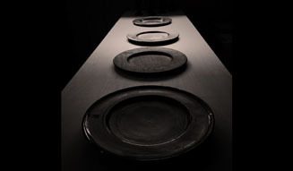 さる山|ピューター皿のもつ美しさの断片「うつすことから」開催