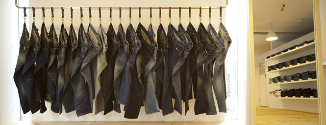 KURO｜デニムブランド「KURO FLAG SHOP」一周年記念フェア開催