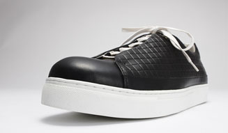 ISSEY MIYAKE|新作スニーカー「FLYFRONT」シリーズ