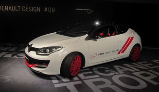 ニュル市販車FF最速仕様のメガーヌR.S.を限定発売｜Renault