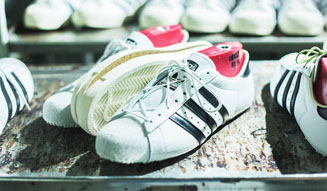 アディダス コンソーシアムよりフランス製のスーパースターが発売｜adidas