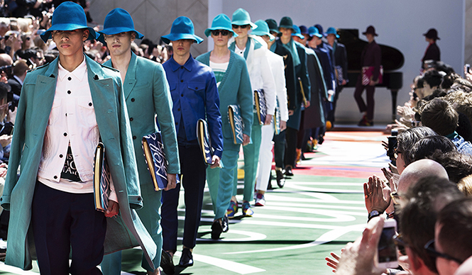 バーバリー プローサムのショーを1月12日（月）22時より、ライブストリーミング｜BURBERRY