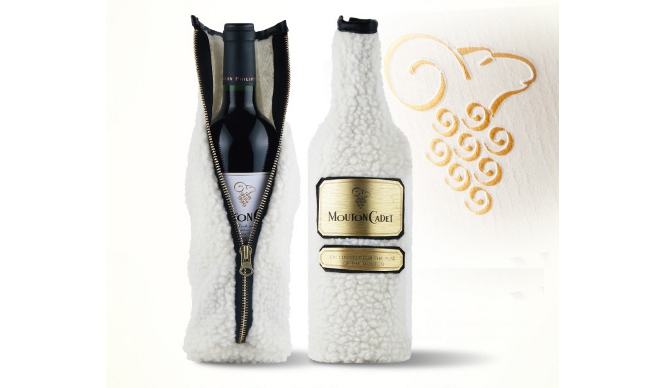 EAT｜未年にちなんだボトルカバー付き「ムートン・カデ」が日本限定で登場