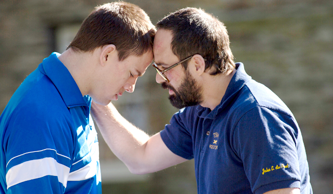 MOVIE｜ベネット・ミラー監督最新作、御曹司による金メダリスト殺人事件を映画化した『フォックスキャッチャー』