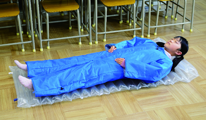 すぐ動ける人型の簡易寝袋にコンパクトなSサイズ登場｜PRODUCT Tokyo Tips 2015年2月