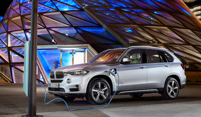 BMW X5にプラグインハイブリッドモデルを追加|BMW