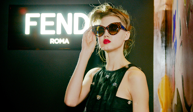 フェンディがティエリー・ラスリーとのコラボレーションサングラスを発売|FENDI