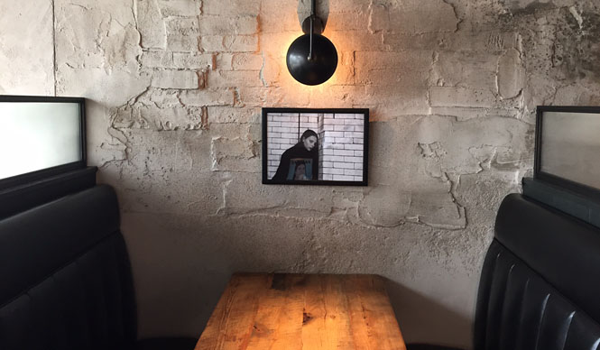 EAT｜アーティスティックな空間で食と音楽が楽しめるダイニングバー「SMITH」がオープン