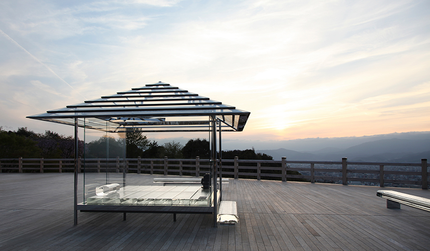 吉岡徳仁「ガラスの茶室 - 光庵」が京都・将軍塚青龍殿で世界初公開｜EXHIBITION