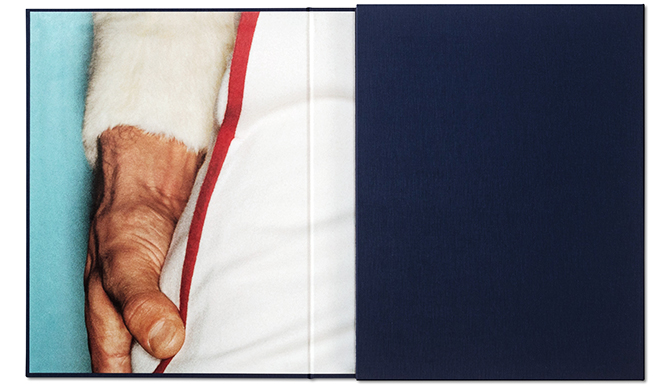 BOOK｜世界限定1000部、すべてサイン入り、マリオ・テスティーノ最新作『Mario Testino: SIR』