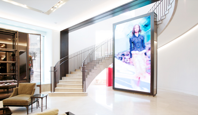 国内最大規模の路面店「バーバリー心斎橋」｜BURBERRY