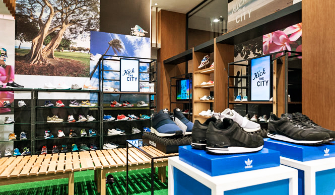 「KICK THE CITY」第2弾は、ハワイの朝・昼・夜に履くスニーカーが集結｜ISETAN MEN’S