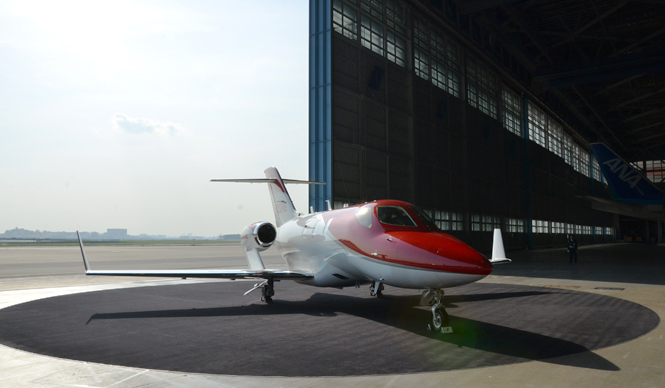 ホンダジェットが日本で初飛行｜Honda