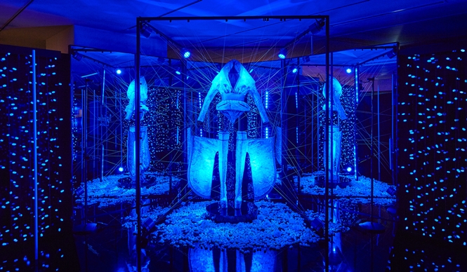 グッチ、スプツニ子！による『エイミの光るシルク』展を開催中｜GUCCI