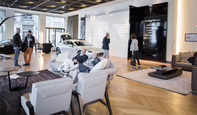 アストンマーティン、フォルムイタリアとの新作家具をミラノサローネで発表|Aston Martin