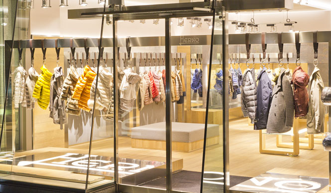 「ヘルノ」の国内初となるメンズのショップが大阪にオープン｜HERNO