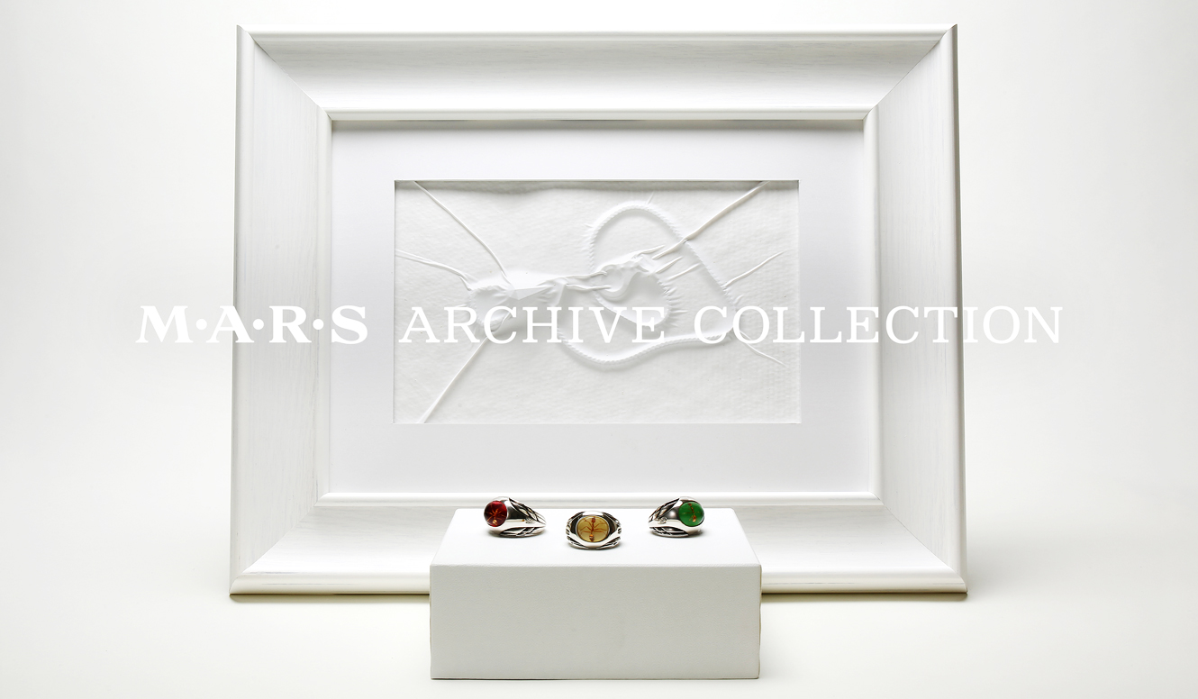 ブランド設立25周年を記念したアーカイブコレクションを展示｜M・A・R・S