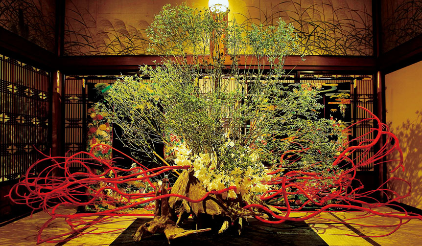 琳派400年、徳川家康没後400年を飾る「假屋崎省吾の世界展」開催｜日本橋三越本店