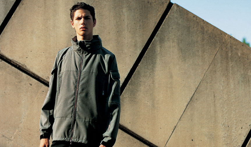 計算されたフォルムが新鮮な着こなしを生む｜SOPHNET.