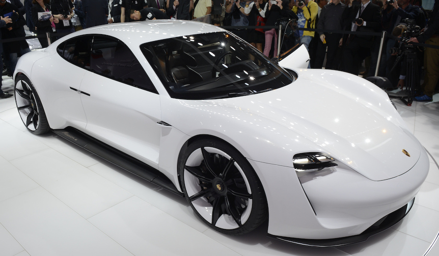 ポルシェ、600psのEVスポーツカーのコンセプトを公開|Porsche