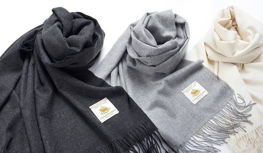 冬のスーツスタイルを格上げする大判カシミヤストール｜FAIRFAX