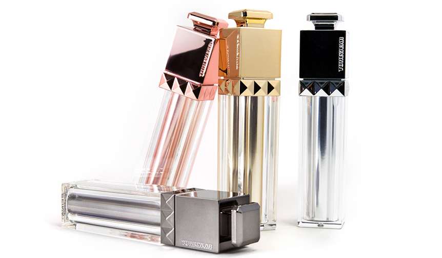 女性のファッションアイテムに違和感なく馴染む、スマートフォン用バッテリー｜REINA